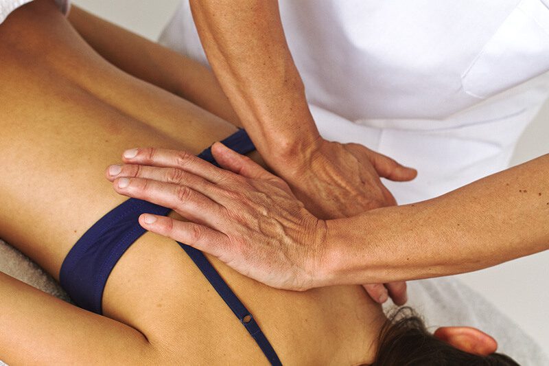 ACG Massages and physiotherapy to a woman on her back